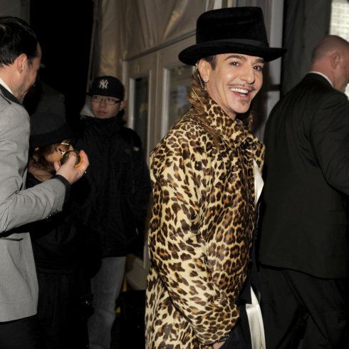 Komoly bajban Galliano: kidobta a Dior