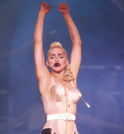 14 felejthetetlen divat-pillanat a '90-es évekből