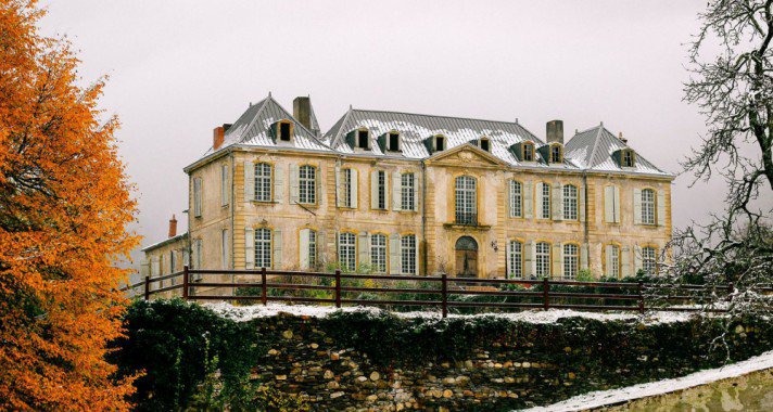 Fedezd fel velünk a renoválás alatt álló, 18. századi francia kúriát!