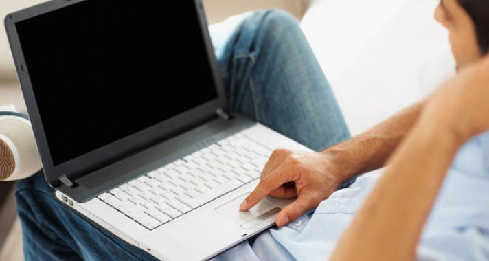 Az internetes ismerkedés veszélyei 10 pontban