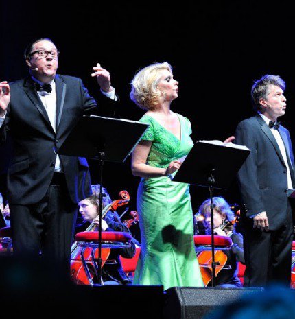 Poénzuhatag az Erkel Színházban