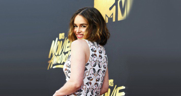 Vörös szőnyegen Hollywood új üdvöskéje, Emilia Clarke