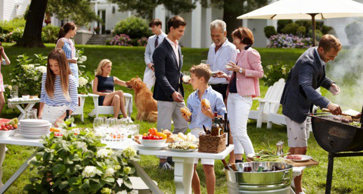 6 egyszerű trükk, amivel feldobhatod a nyári grillpartyk hangulatát