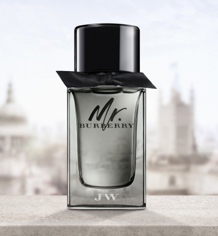 Két zseni, London, a kontrasztok és ellentmondások városa és a legendás ballonkabát: ez a Mr. Burberry illat.