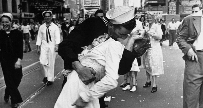 15 fénykép szerelemről, háború idején