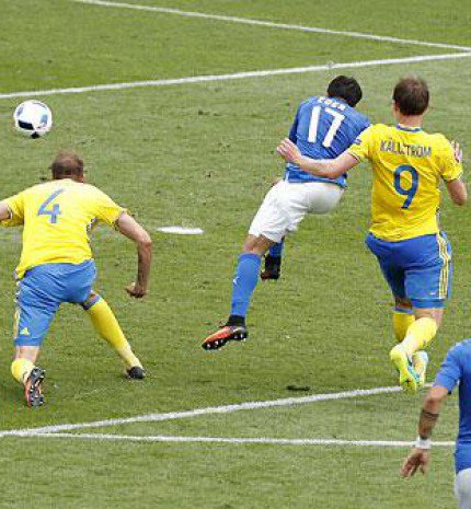 Olaszország a csoportelsőség felé robog