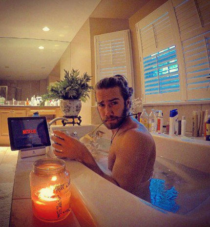 Milyen lenne, ha a férfiak úgy viselkednének Instagramon, mint a nők?