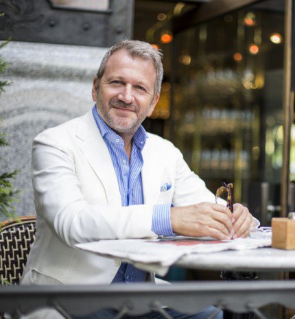 Így öltözik a férfi, ha hibátlanul akar kinézni - Nyári stílustippek Schiffer Miklóstól