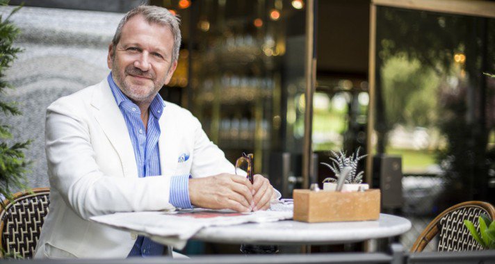 Így öltözik a férfi, ha hibátlanul akar kinézni - Nyári stílustippek Schiffer Miklóstól