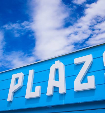 Zene, nyaralással – júliusban is PLÁZS