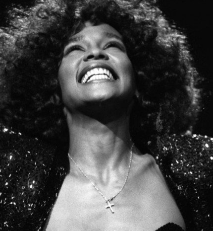 53 éves lenne Whitney Houston