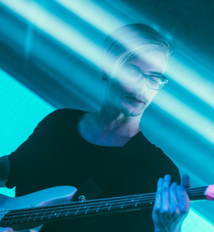 Jól áll nekem a ritmusszekció - Beszélgetés Szabó Misuval